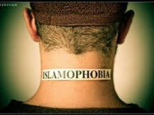Las mujeres sufren el 74% de las agresiones islamófobas en Francia