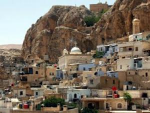 الثوار السوريون ينسحبون من بلدة معلولا المسيحية التاريخية