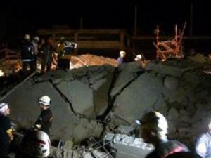Dozens trapped in SA mall collapse
